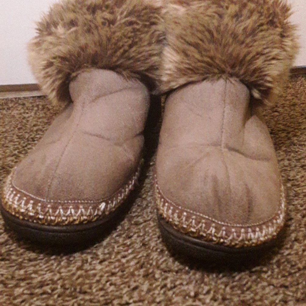 Fluffy Size USA 8.5-9 Slippers